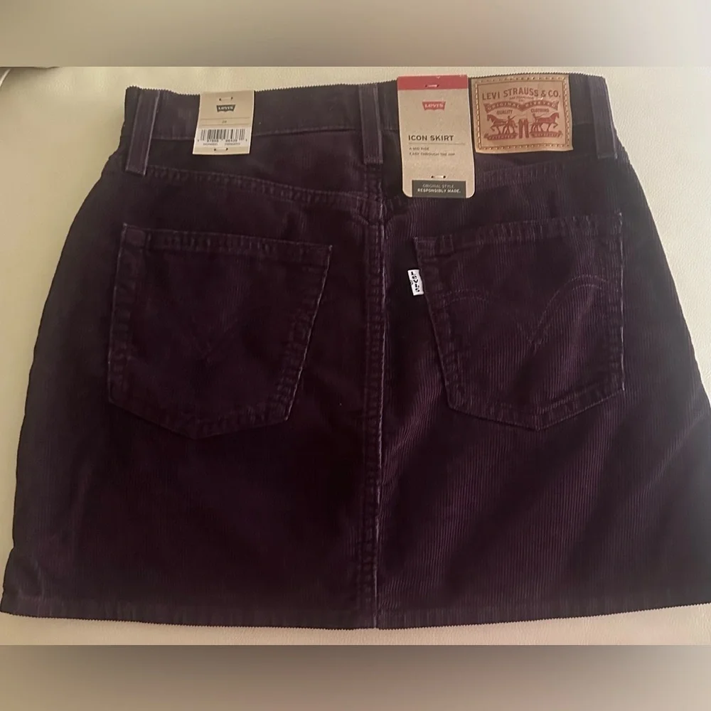 Levi’s Plum Color Mid Rise Corduroy Icon Skirt - Size 24 - NWT - Picture 5 of 7